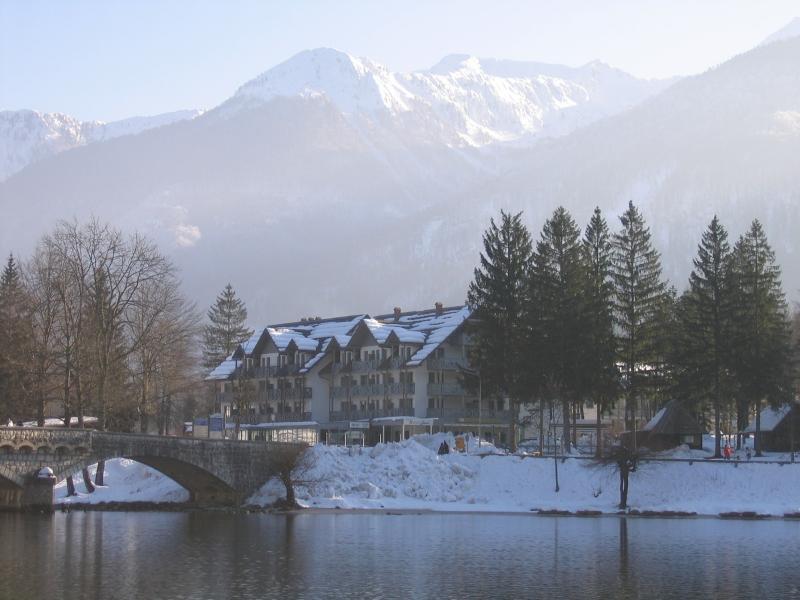 בוהין Hotel Jezero מראה חיצוני תמונה